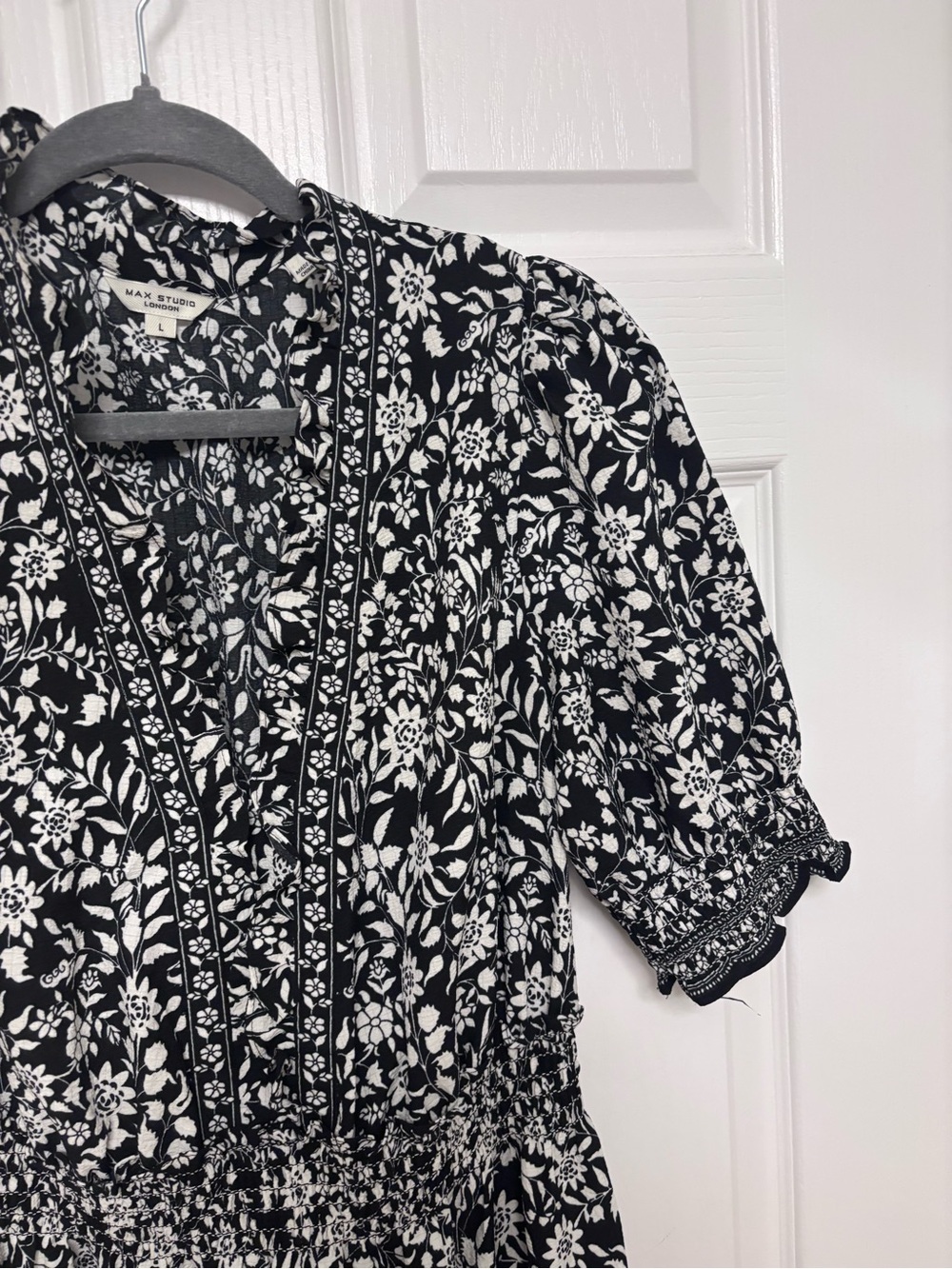 Max Studio Black & White Floral Smocked Maxi Dress - Picture 4 of 15